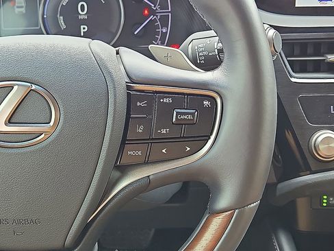 Used 2024 Lexus ES 300h Ultra Luxury w/ Accessory Package (Z2) FWD image 20