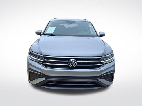 Used 2024 Volkswagen Tiguan SE FWD image 2