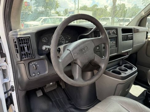 Used 2005 GMC Savana 1500 RWD image 10