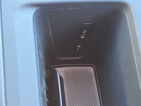 New 2026 Volkswagen Tiguan SE R-Line image 25