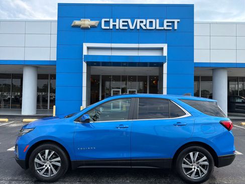 Used 2024 Chevrolet Equinox LT w/ LPO, Floor Liner Package FWD image 2