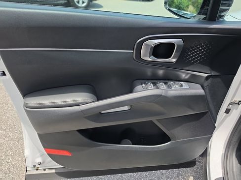 Used 2023 Kia Sorento S w/ Panoramic Sunroof Package FWD image 17