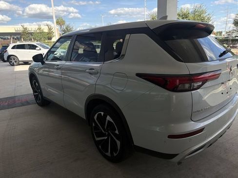 Used 2024 Mitsubishi Outlander 4WD Plug-In Hybrid image 15
