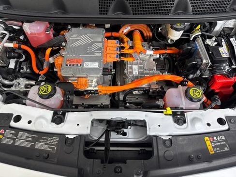 Used 2023 Chevrolet Bolt LT w/ Infotainment Package FWD image 9
