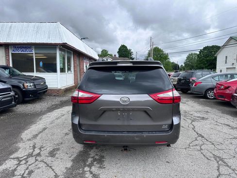 Used 2017 Toyota Sienna XLE w/ XLE Navigation Package AWD/4WD image 7