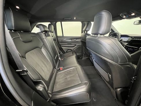 Used 2024 Jeep Grand Cherokee Altitude image 8