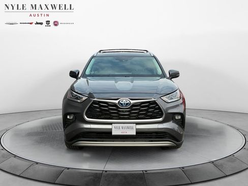 Used 2022 Toyota Highlander Platinum image 18