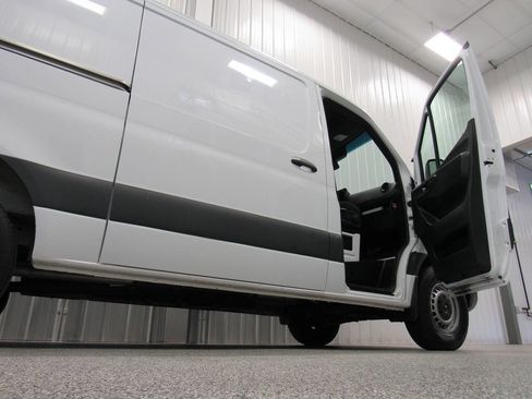 Used 2020 Mercedes-Benz Sprinter 2500 image 24