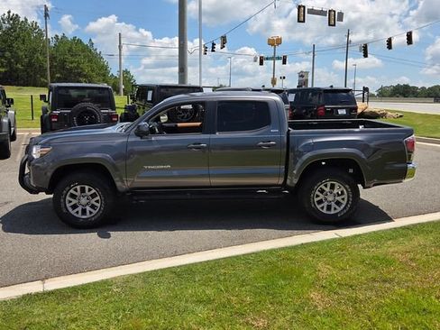 Used 2019 Toyota Tacoma SR5 RWD image 4