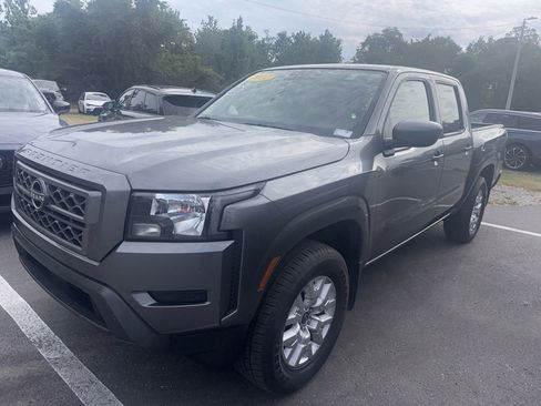 Used 2022 Nissan Frontier SV w/ Technology Package AWD/4WD image 2