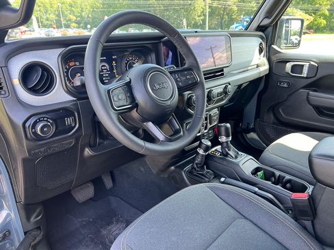 Used 2018 Jeep Wrangler Unlimited Sport S AWD/4WD image 15