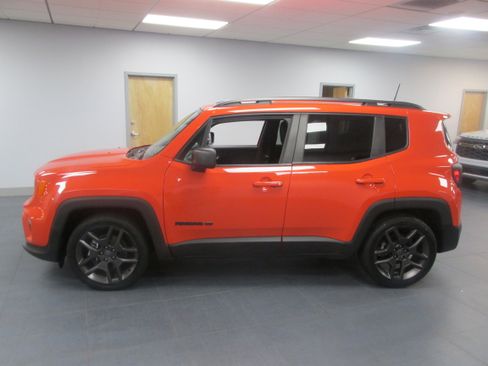 Used 2021 Jeep Renegade Latitude FWD image 8