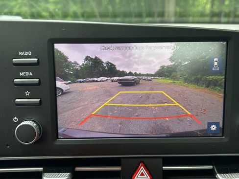 Used 2023 Hyundai Elantra SE FWD image 13