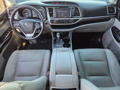 Used 2019 Toyota Highlander Limited image 16