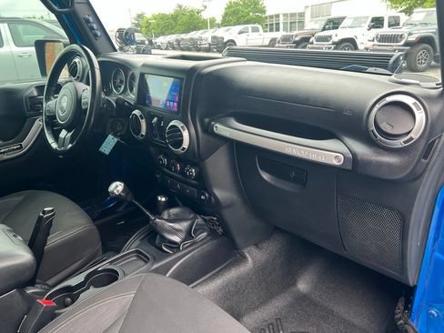 Used 2016 Jeep Wrangler Unlimited Rubicon AWD/4WD image 24