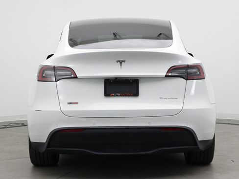 Used 2022 Tesla Model Y Long Range AWD/4WD image 7