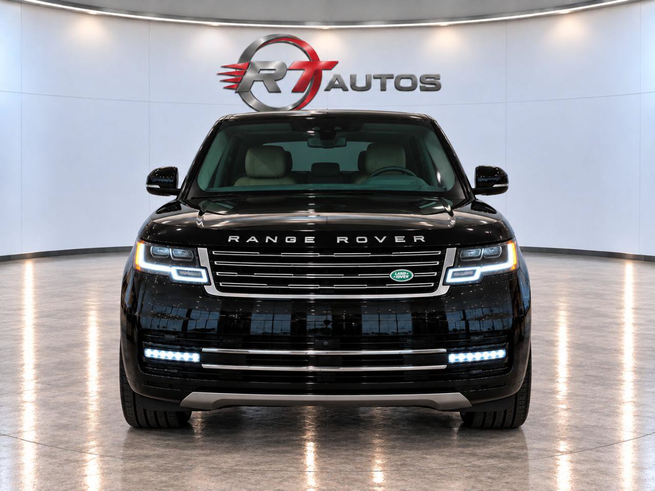 Used 2024 Land Rover Range Rover SE AWD/4WD image 2