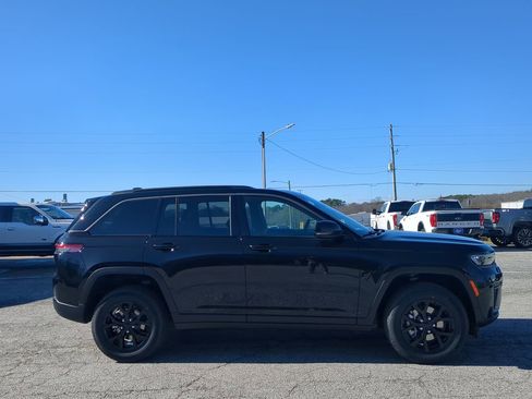 New 2026 Jeep Grand Cherokee Altitude image 2