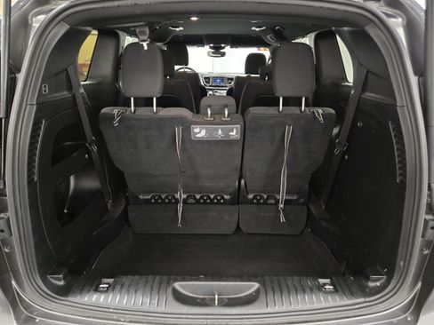 Used 2019 Chrysler Pacifica Touring Plus w/ S Appearance Package FWD image 11