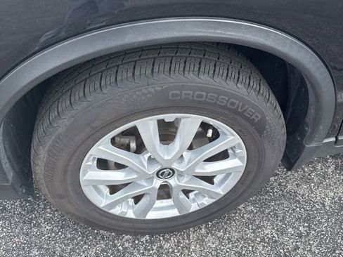 Used 2017 Nissan Rogue SV w/ SV Premium Package FWD image 7