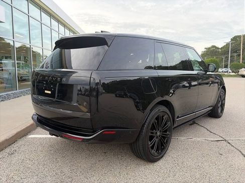 Used 2025 Land Rover Range Rover Long Wheelbase SE AWD/4WD image 3