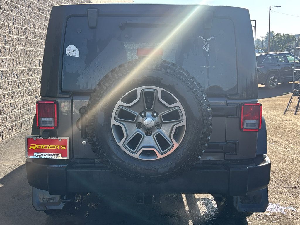 Used 2017 Jeep Wrangler Unlimited Rubicon w/ Connectivity Group AWD/4WD image 7