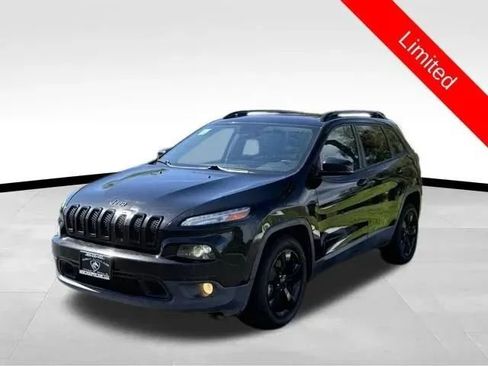 Used 2017 Jeep Cherokee Limited FWD image 3