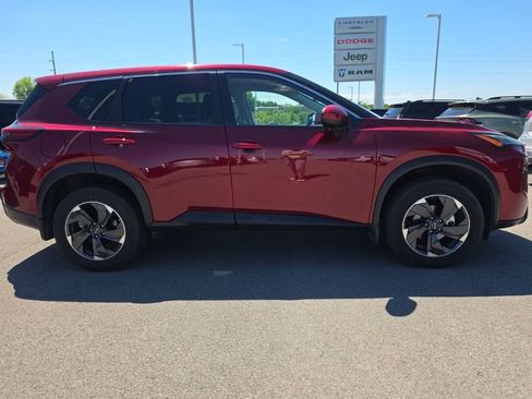 Used 2025 Nissan Rogue SV AWD/4WD image 4