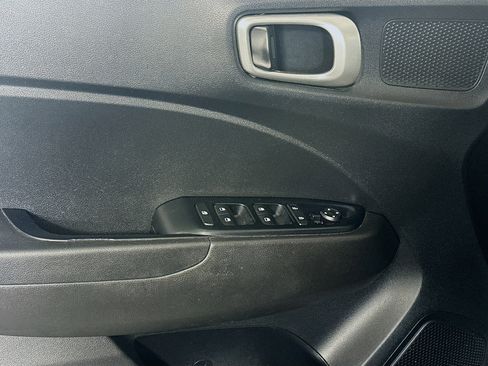 Used 2021 Hyundai Venue SE FWD image 15