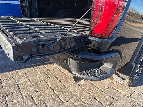 Used 2024 GMC Sierra 2500 Denali Ultimate image 11