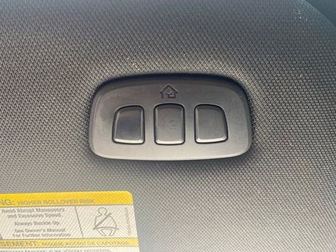 Used 2015 Ford F150 Lariat image 19