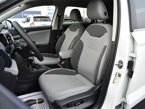 Certified 2023 Volkswagen Taos SE image 18