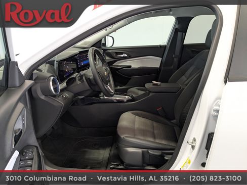 Used 2024 Chevrolet Trax LT w/ Driver Confidence Package image 17