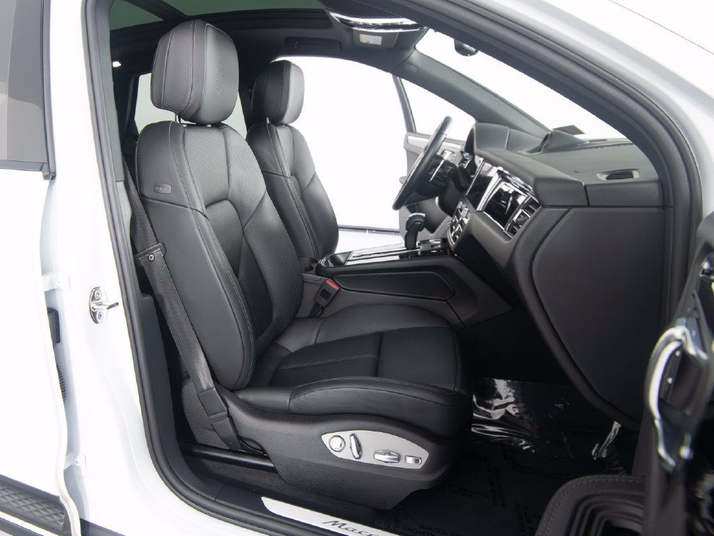 Certified 2026 Porsche Macan S AWD/4WD image 37