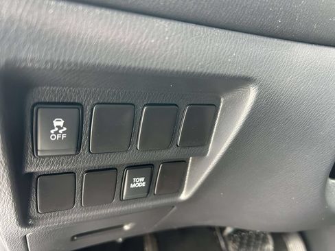 Used 2017 Nissan Pathfinder S AWD/4WD image 17