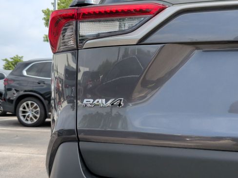 Used 2019 Toyota RAV4 Limited w/ Cold Weather Package FWD image 11