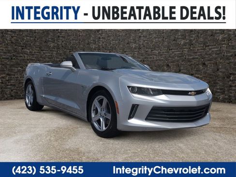 Used 2018 Chevrolet Camaro LT RWD image 1