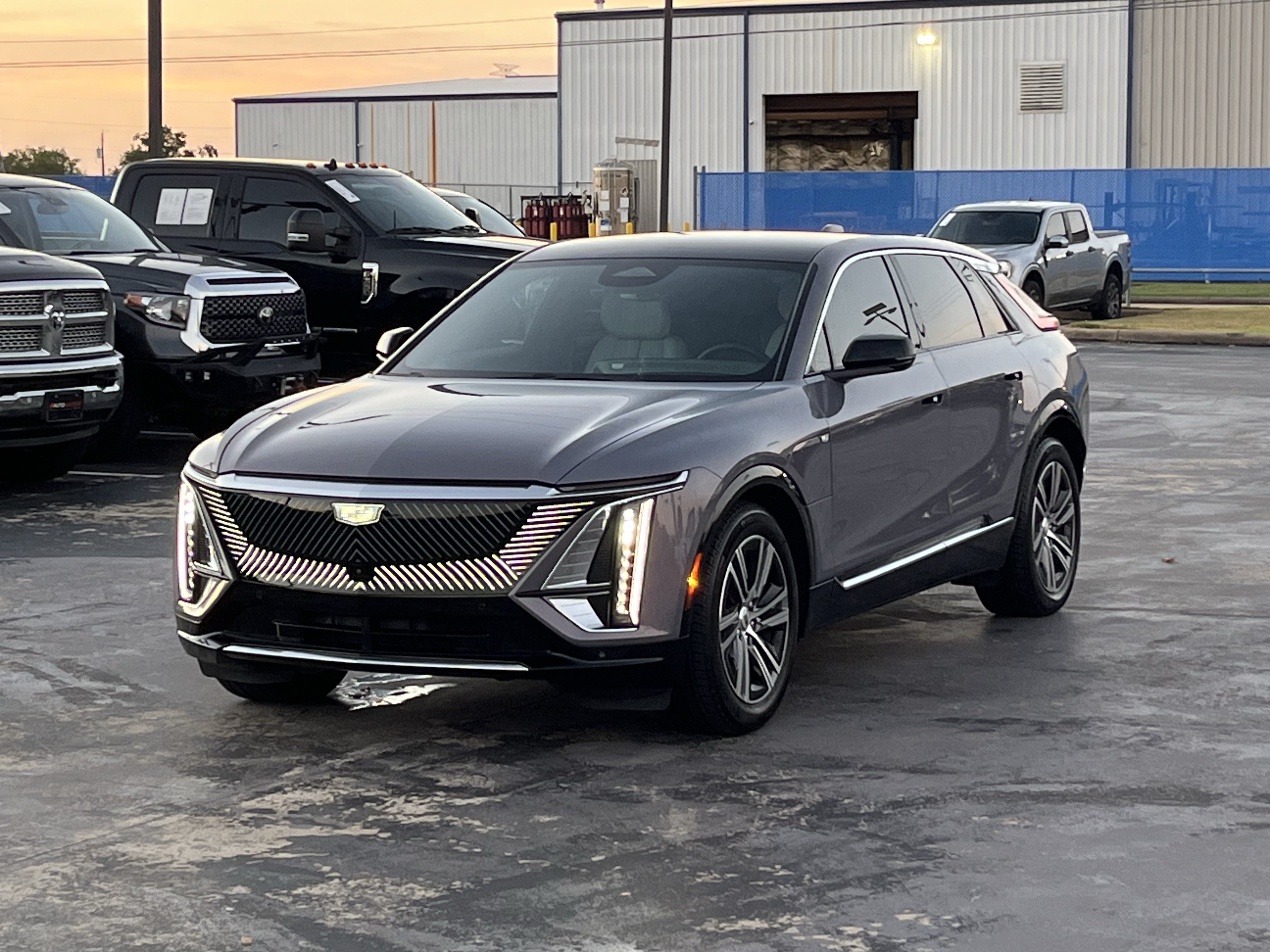 Used 2024 Cadillac Lyriq Luxury RWD image 3