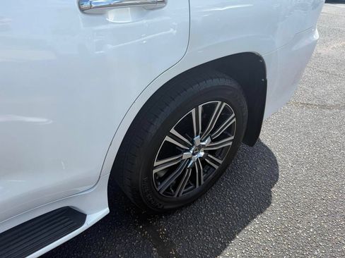 Used 2019 Lexus LX 570 4WD w/ Luxury Package image 25