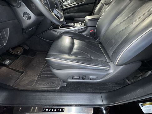 Used 2019 INFINITI QX60 Luxe w/ Essential Package image 16