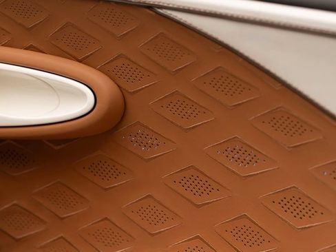 Used 2020 Bugatti Chiron AWD/4WD image 14