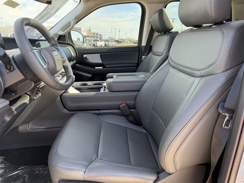 New 2026 Ford Expedition Active image 20