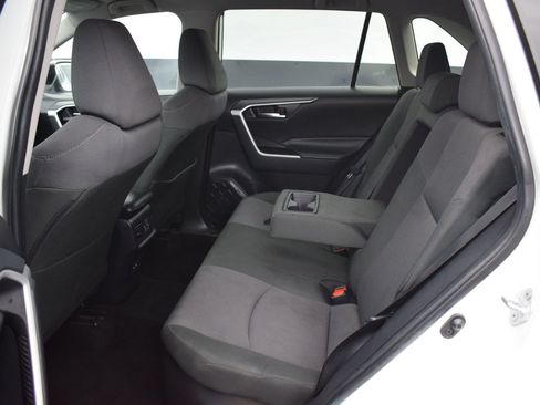Used 2025 Toyota RAV4 XLE AWD/4WD image 12