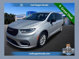 Used 2024 Chrysler Pacifica Touring-L FWD video 1