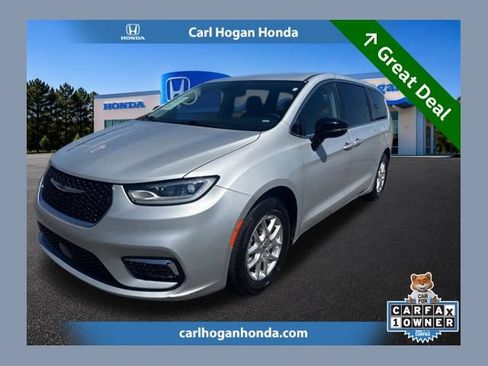 Used 2024 Chrysler Pacifica Touring-L FWD image 1