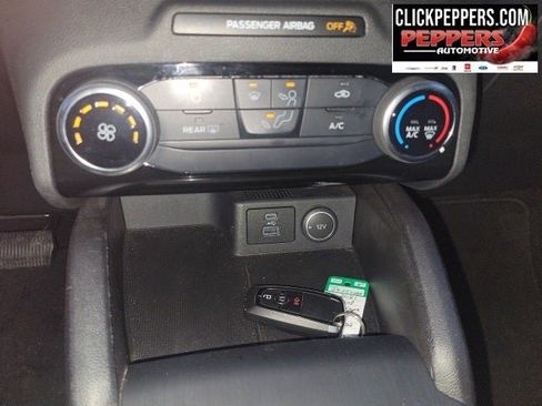 Used 2021 Ford Escape SE image 18