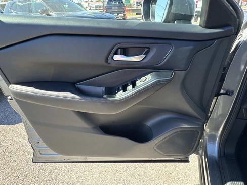 Used 2024 Nissan Rogue SV image 18