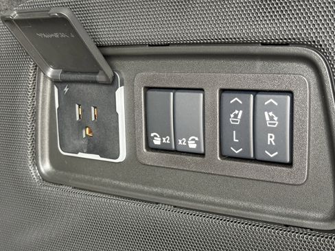 Certified 2025 Cadillac Escalade V AWD/4WD image 10