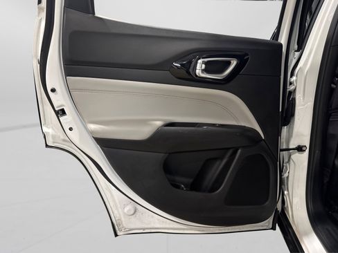 Used 2025 Jeep Compass Limited image 36