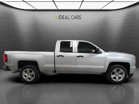 Used 2017 Chevrolet Silverado 1500 Custom w/ Custom Convenience Package RWD image 4